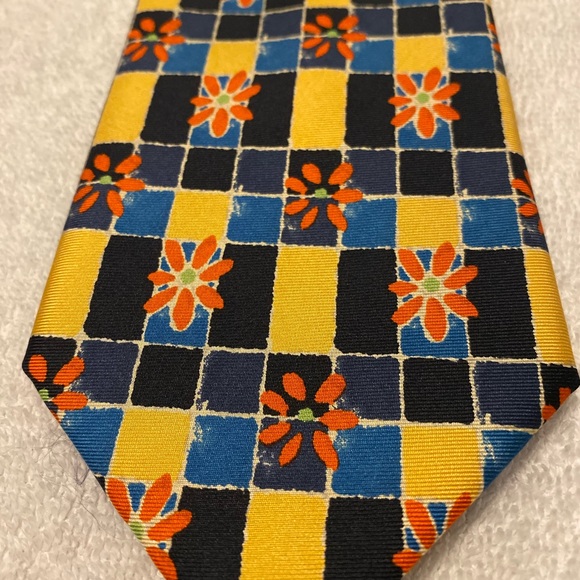 Brand New Trendy Tie By CHRISTIAN TYLER of London - Picture 2 of 3